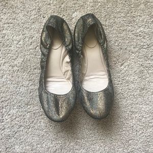 Pour La Victoire lizard print flats